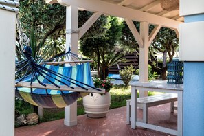 Outdoor dining - Jasmine Suite Bath Cavallone Directly on the beach, with TENT INCLUDED (Lido di Camaiore)