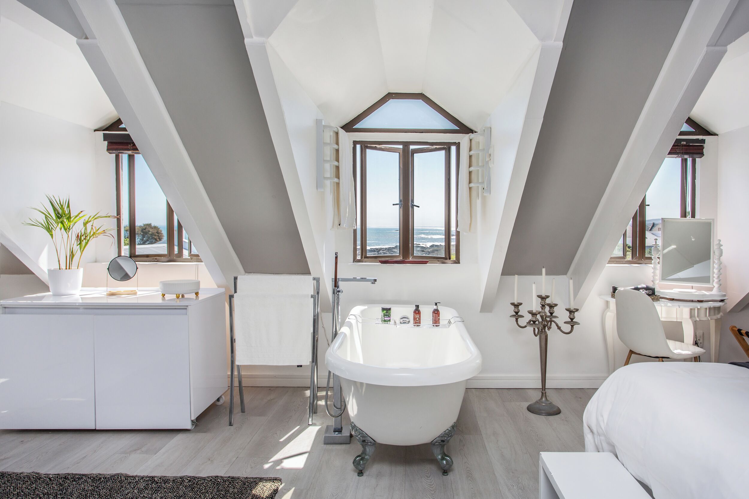 3 makuuhuonetta, silitysrauta/-lauta, Wi-Fi, vuodevaatteet