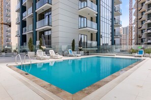 Outdoor pool - Wonderful 1BR Apartment at East Crest (Dubai)
