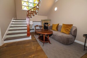 Living area - Hrafninn Guesthouse (Akureyri)