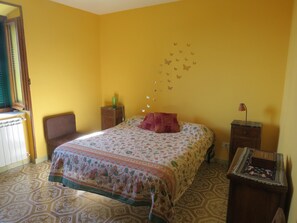 Bed sheets - G-House - Three Bedroom Apartment, Sleeps 5 (Rocca di Cave)