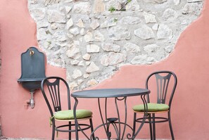 Outdoor dining - Cesira House - One Bedroom Apartment, Sleeps 2 (Rocca di Cave)