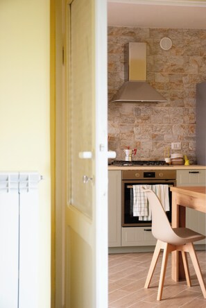 Cookware/dishes/utensils, dining tables - Cesira House - One Bedroom Apartment, Sleeps 2 (Rocca di Cave)
