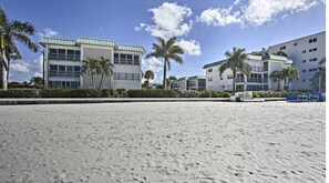 On the beach - On The Beach - Direct Sand Access! (Fort Myers Beach)
