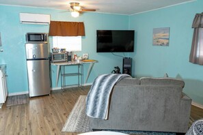 Una televisión, una oficina