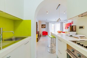 Fridge, oven, stovetop, dishwasher - Newly decorated apartment in a quiet part of Baška (Baška)
