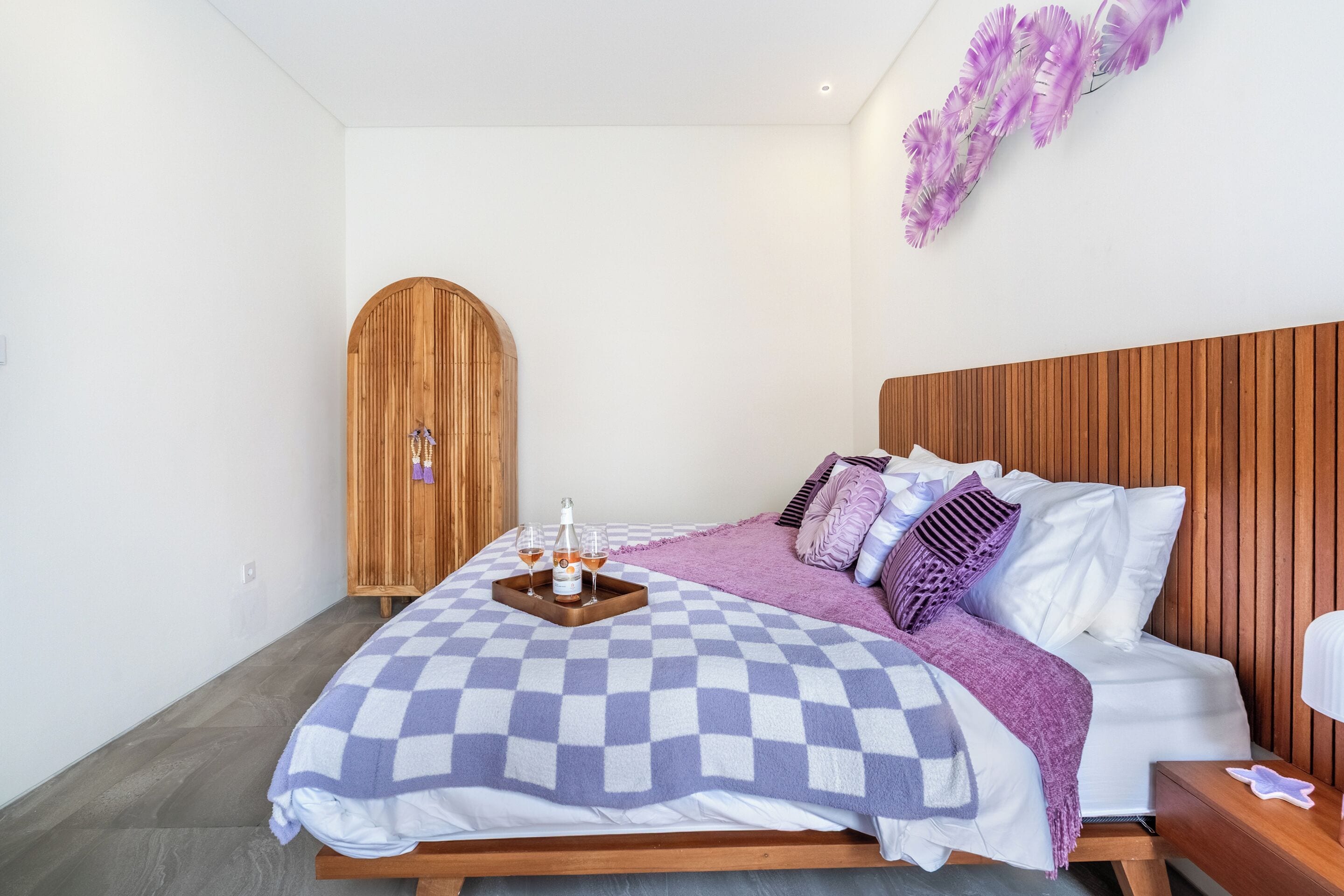 Vila, vista para a piscina | Escrivaninha, espaço de trabalho para notebook, Wi-Fi de cortesia