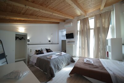 Mosahouse Naples Cozy terraced attic just steps from the sea
