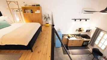 3 bedrooms, iron/ironing board, travel crib, WiFi (free)