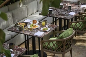 Khu ẩm thực ngoài trời