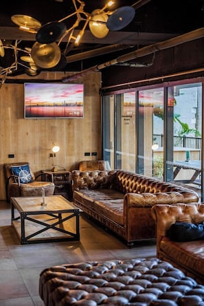 Living area - Bunk Backpackers Surfers Paradise Hostel (Gold Coast)