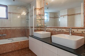 Bathroom - Villa Camellia (Rethymno)