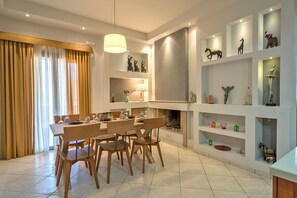 Dining - Villa Camellia (Rethymno)