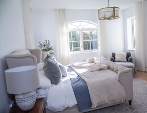 Iron/ironing board, WiFi, bed sheets - Luxury Home with Hot tub close to Killarney Town Centre (KY)