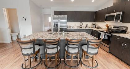 Mountain View Townhome E| Walk to Downtown Joseph