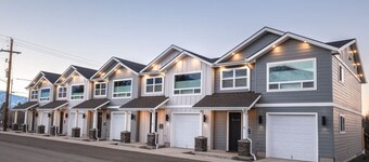 Mountain View Townhome B |Walk to Downtown Joseph