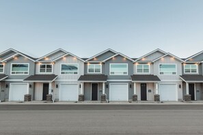 Exterior - Mountain View Townhome D| Walk to Downtown Joseph (Joseph)