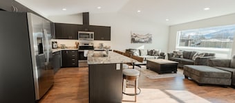 Mountain View Townhome D| Walk to Downtown Joseph