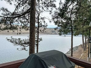 Property grounds - Waters Edge offers a perfect blend of comfort, convenience, and lakefront charm. Come make unforgettable memories right on the shores of Wallowa Lake. (Joseph)