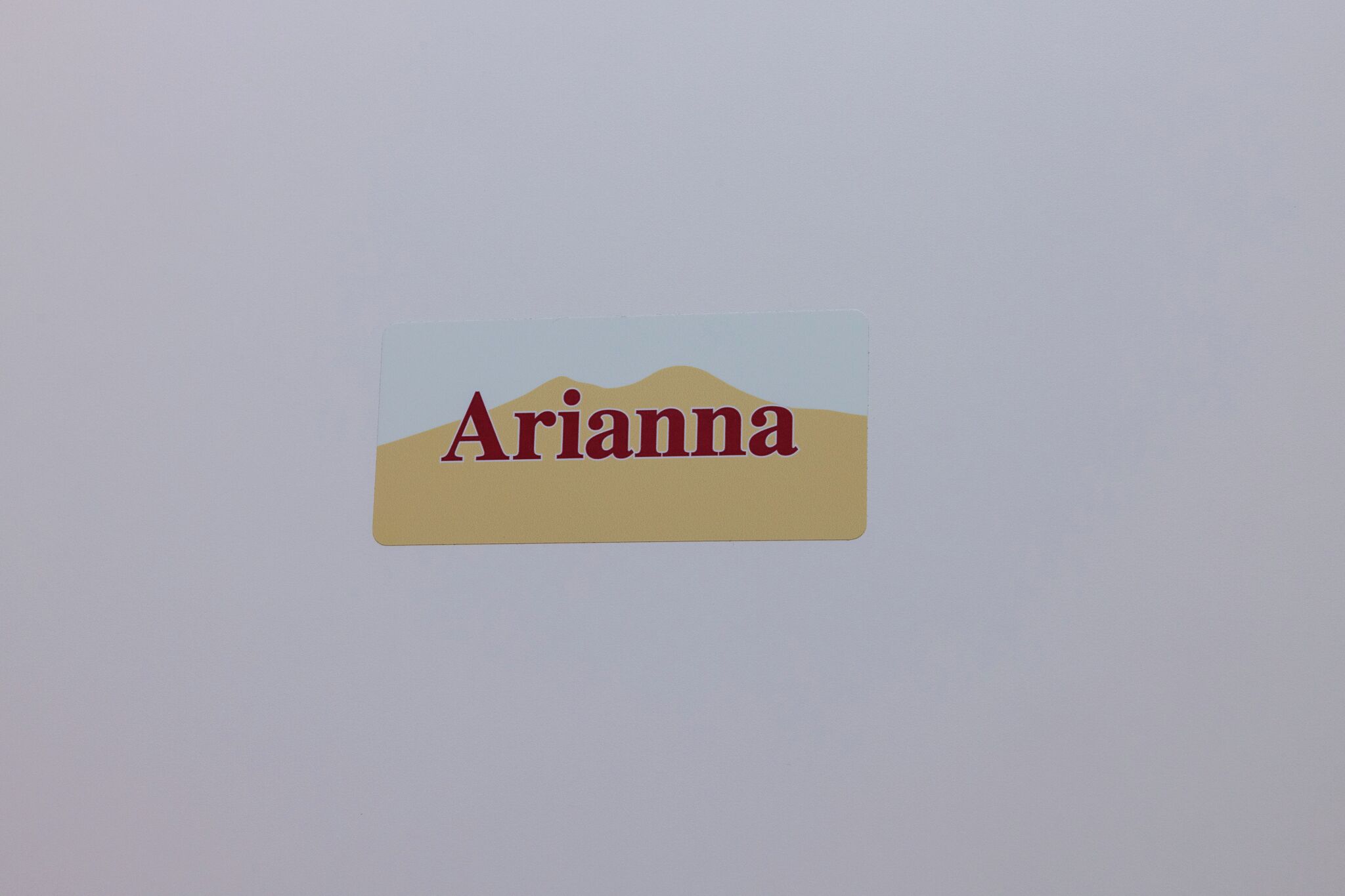 A nameplate with the name 'Arianna' on a light background.