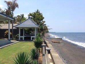Property grounds - Air Sanih Beach Villa (Kubutambahan)