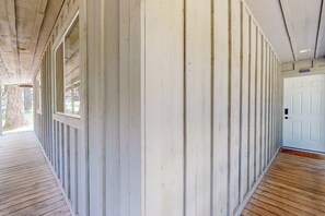 Interior - Perfect Getaway for Up to 8 Guests | Glacier Lake (Joseph)