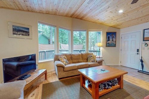 Perfect Getaway for Up to 8 Guests | Glacier Lake