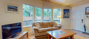 Perfect Getaway for Up to 8 Guests | Glacier Lake