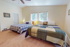 Iron/ironing board, free WiFi, bed sheets - Perfect Getaway for Up to 8 Guests | Glacier Lake (Joseph)