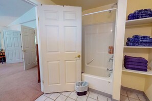 Hair dryer, towels - Perfect Getaway for Up to 8 Guests | Glacier Lake (Joseph)