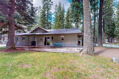 Perfect Getaway for Up to 8 Guests | Glacier Lake