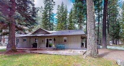 Perfect Getaway for Up to 8 Guests | Glacier Lake