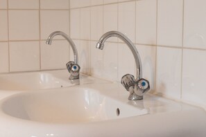 Bathroom - A1 Hostel Nürnberg (Nuremberg)