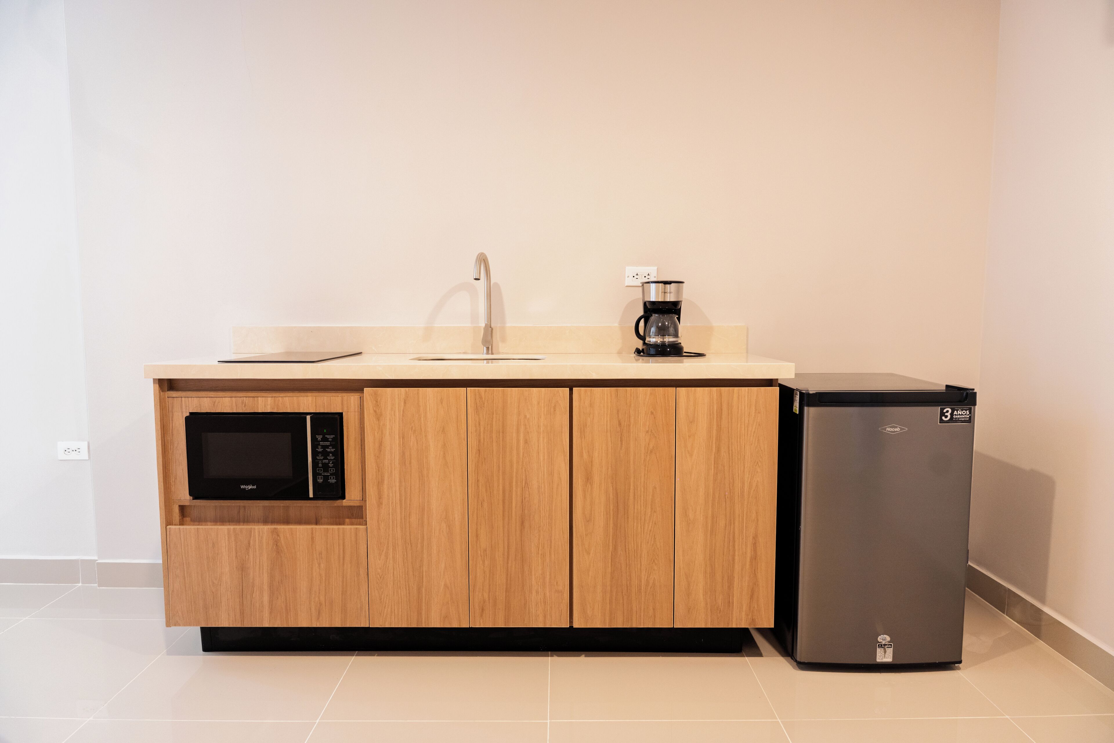 Quarto casal superior, 2 camas de solteiro | Cozinha privada