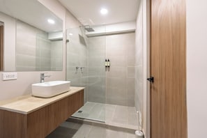Superior Double Room, 2 Queen Beds | Bathroom - Alcaré Rooms Cartagena (Cartagena)