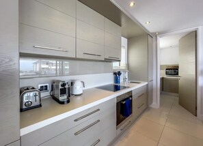 Private kitchen - Le Paradis Penthouse Apartment (Hermanus)