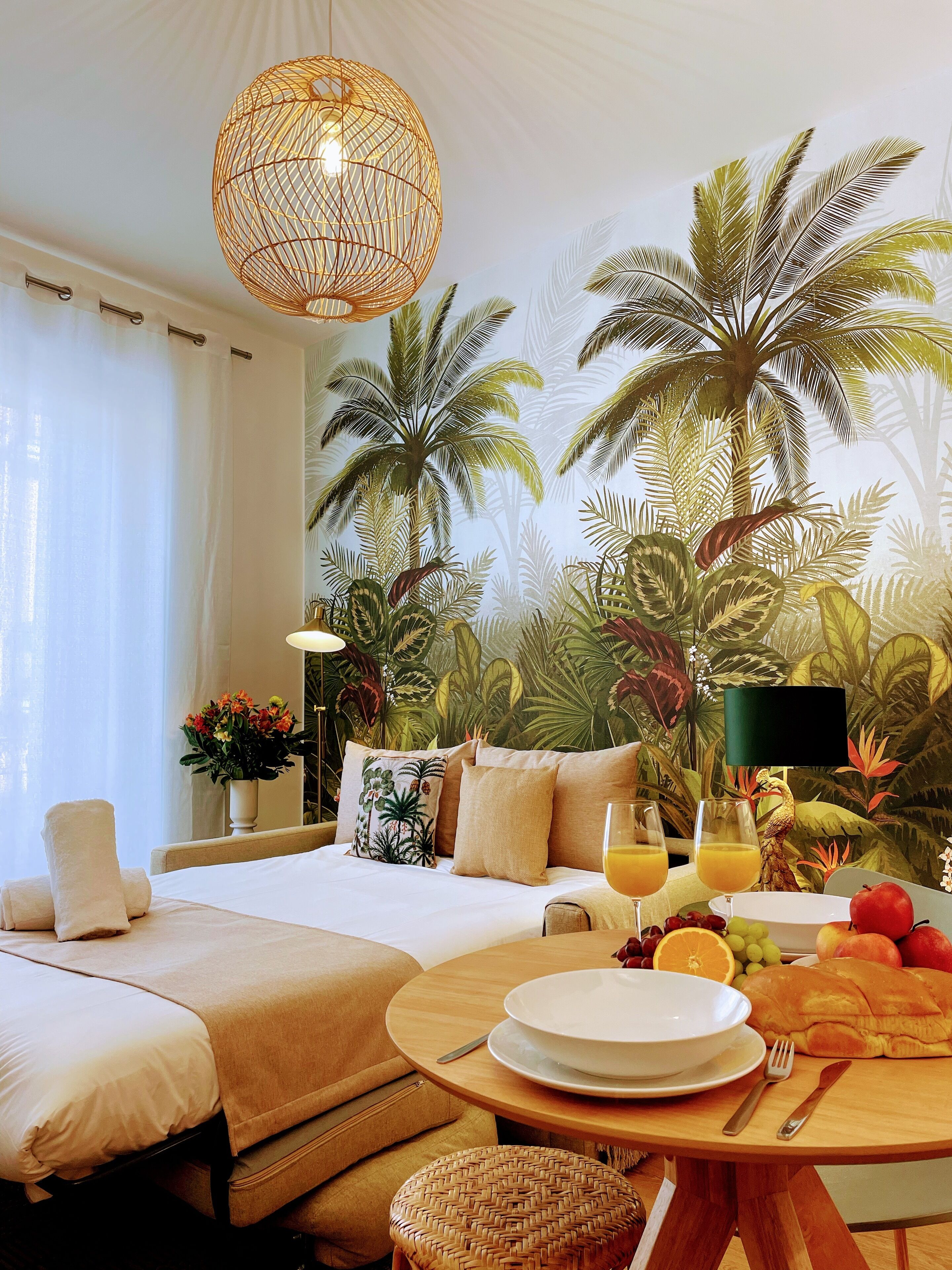 Iron/ironing board, WiFi, bed sheets