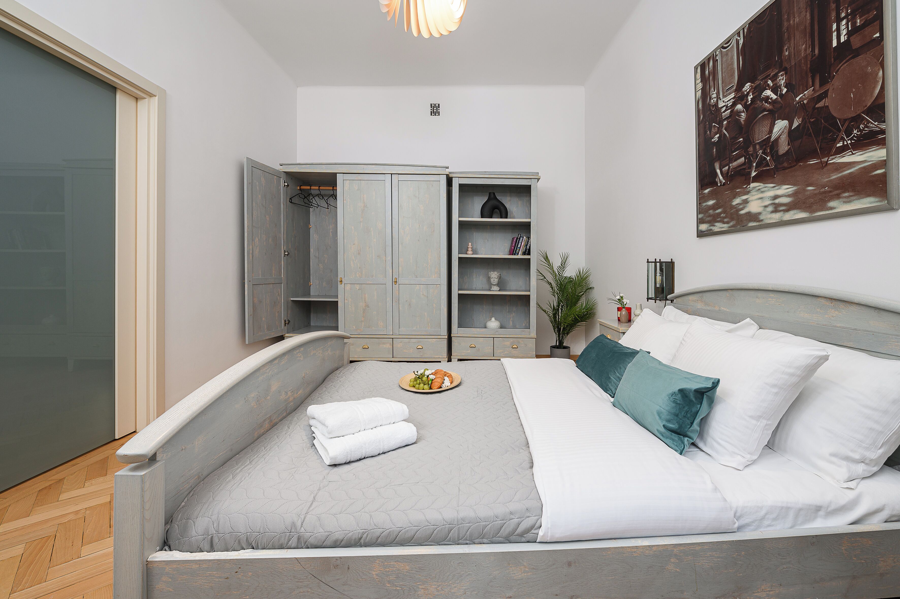 Classic Apartment, Courtyard View