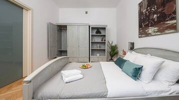 Classic Apartment, Courtyard View