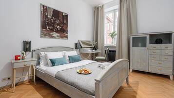 Classic Apartment, Courtyard View