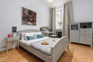 Classic Apartment, Courtyard View | Blackout drapes, soundproofing, iron/ironing board, free WiFi - Lumina apart near Old Town in Warsaw (Warsaw)