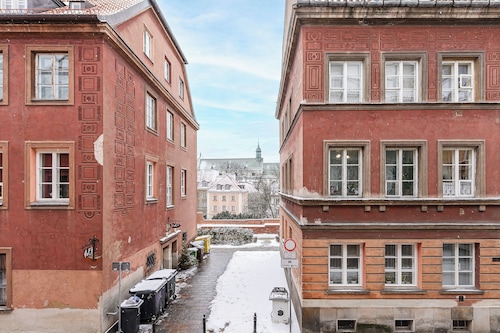 Lumina apart near Old Town in Warsaw