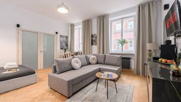Classic Apartment, Courtyard View | Living area