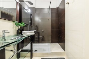 Classic Apartment, Courtyard View | Bathroom - Lumina apart near Old Town in Warsaw (Warsaw)
