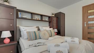 Leilighet – comfort, 1 soverom | Individuelt dekorert, individuelt innredet og strykejern/-brett