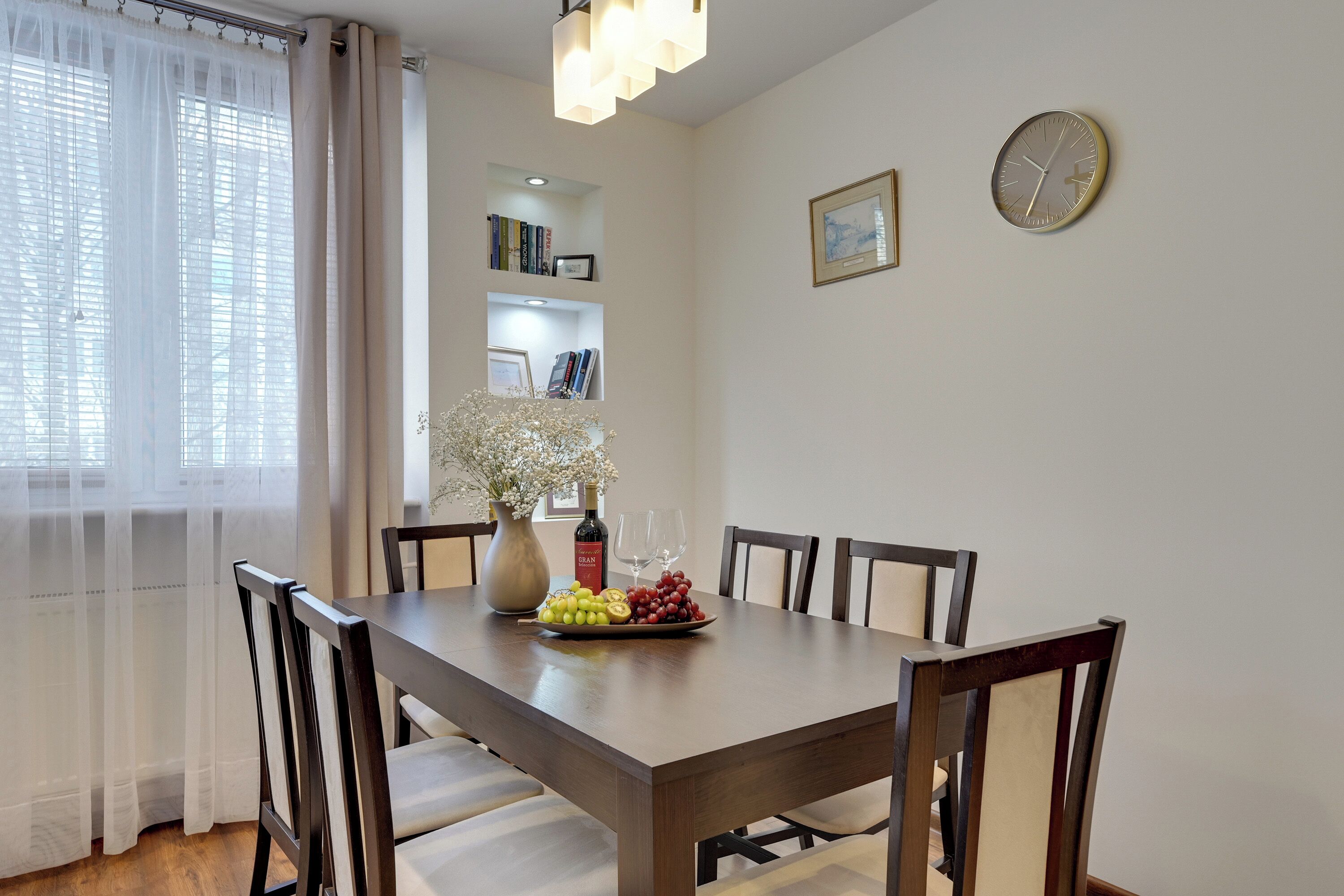 Appartement Confort, 1 chambre | Décor unique, ameublement unique, fer et planche à repasser
