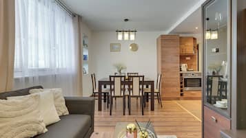 Leilighet – comfort, 1 soverom | Individuelt dekorert, individuelt innredet og strykejern/-brett