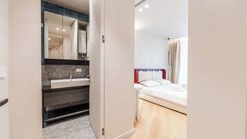 Bügeleisen/Bügelbrett, WLAN, Bettwäsche