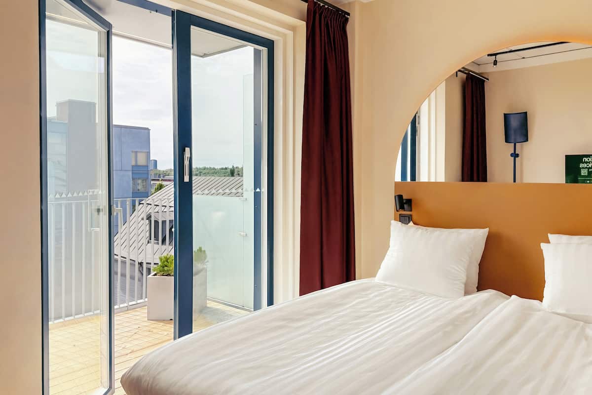 In-room safe, blackout drapes, cribs (free), WiFi (free)
