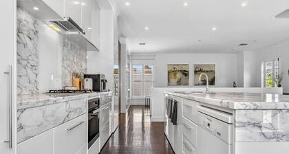 Wow! Luxury, City Fringe, 3BR, Garage, 2 mins Oval